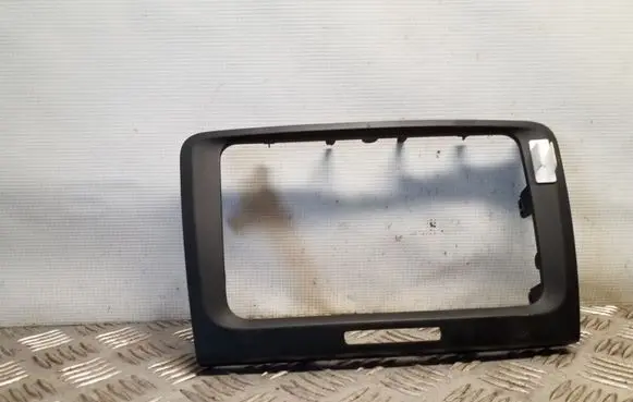 Radio/GPS head unit trim