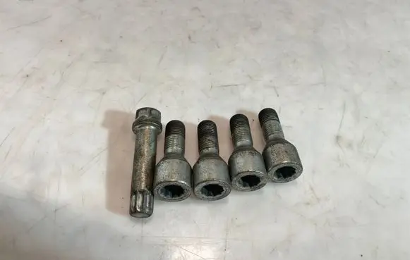 Audi A6 S6 C5 4B Anti-theft wheel nuts and lock 