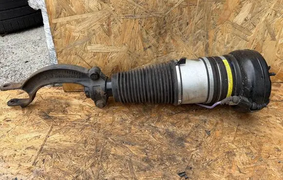 Porsche Macan (95B) Air suspension front shock absorber 95B616039