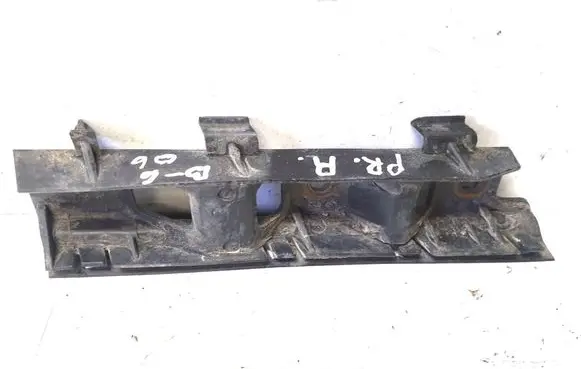 Volkswagen PASSAT B6 Front bumper mounting bracket 3C0807184