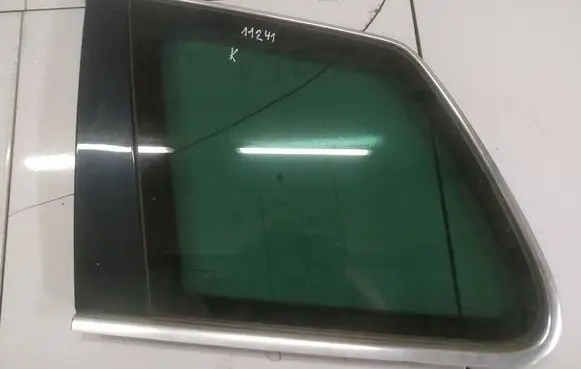Volkswagen Touareg I Rear side window AS3