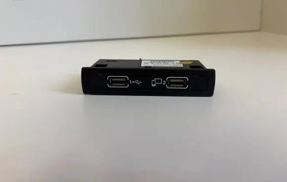 Mercedes-Benz GLE AMG (W166 - C292) USB socket connector A1728201600 A2058200326