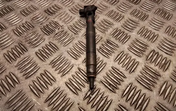 Mercedes-Benz E W212 Fuel injector A6510703287 28308779