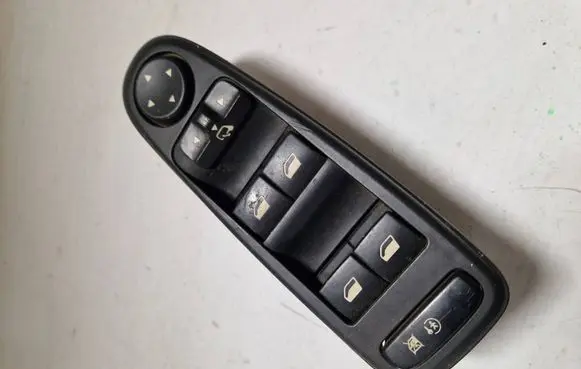 Citroen C4 I Picasso Electric window control switch 96639383ZD