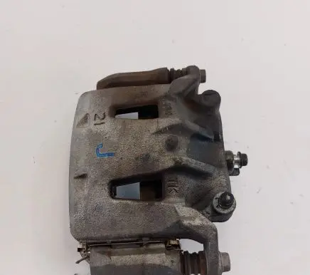 Nissan Leaf II (ZE1) Front brake caliper
