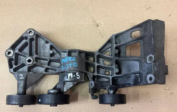 Mercedes-Benz A W169 Generator/alternator bracket A2662000670