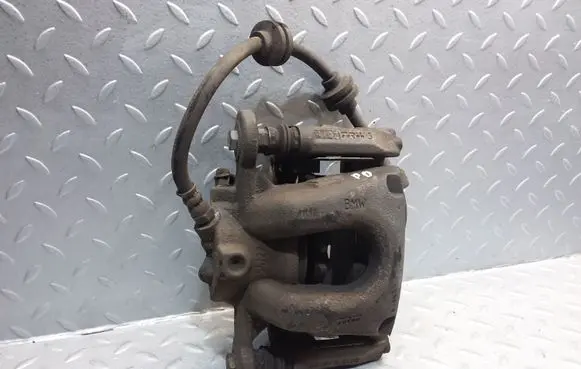 BMW 1 E81 E87 Front brake caliper 6774682 34116774682 6774158