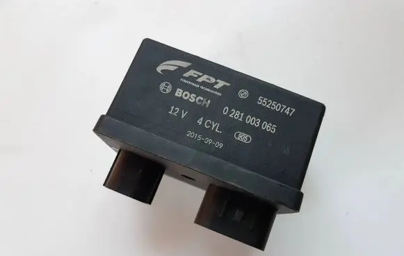 Fiat 500X Glow plug pre-heat relay 55250747 0281003065