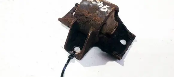 Mitsubishi Pajero Sport I Engine mount bracket 