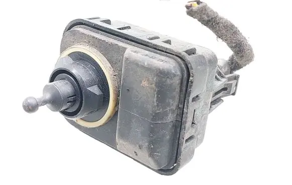 Headlight level adjustment motor