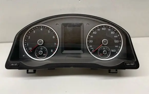 Volkswagen Tiguan Speedometer (instrument cluster) 5N0920972E