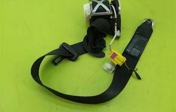 Volkswagen PASSAT B6 Front seatbelt 34032206