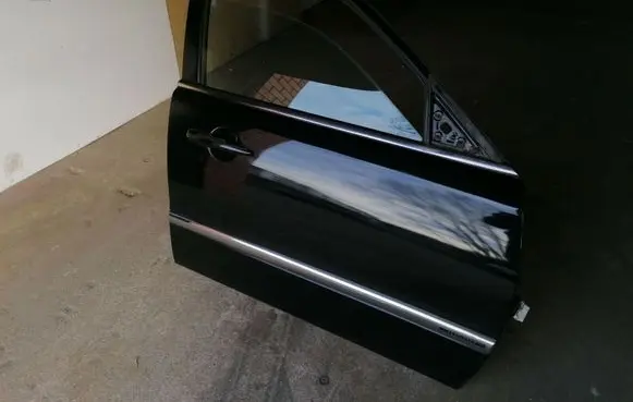 KIA Opirus Front door