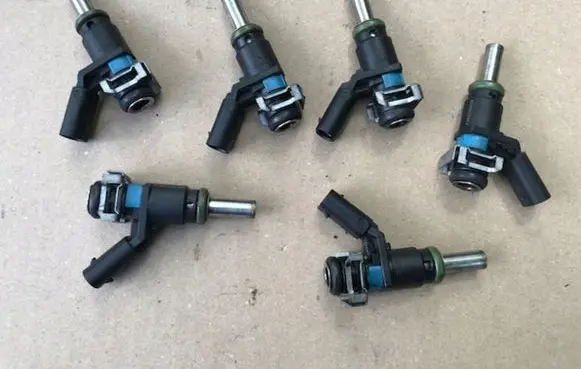 Audi A6 S6 C7 4G Fuel injector 06E906031