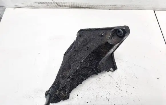 Volkswagen PASSAT B5.5 Engine mounting bracket 8D0199308AB