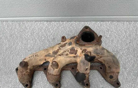 Mitsubishi Pajero Exhaust manifold MD050481