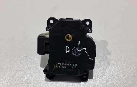 Lexus IS 200-300 Air flap motor/actuator 0637007040