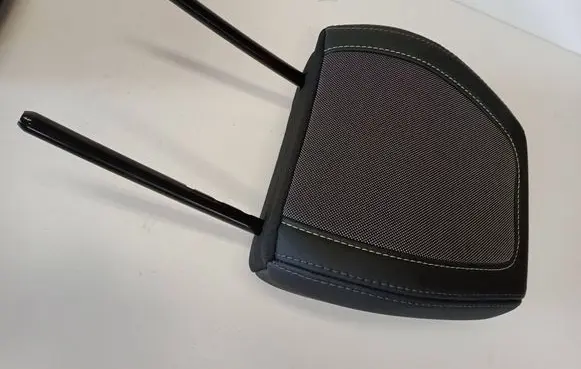 Peugeot 2008 II Front seat headrest