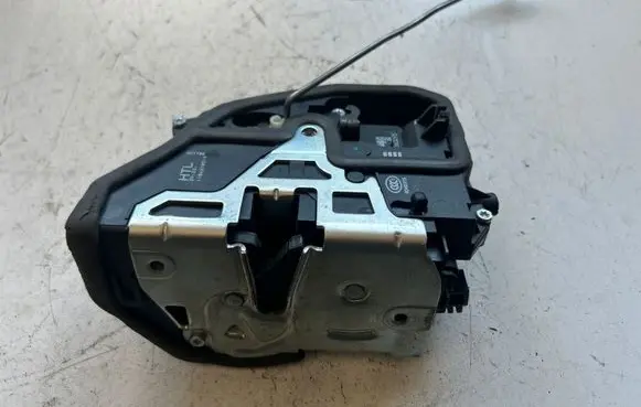 BMW 3 E90 E91 Rear door lock 7060295