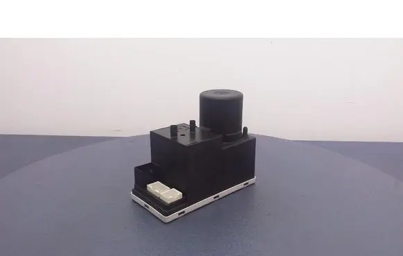 Audi A3 S3 8L Central locking vacuum pump 8D0862257C