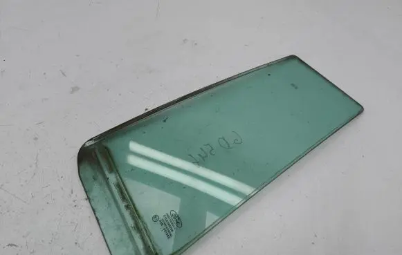 Ford Grand C-MAX Rear vent window glass 