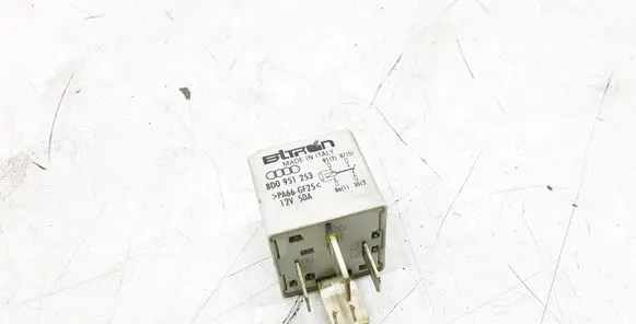 Volkswagen PASSAT B5.5 Other relay 8D0951253