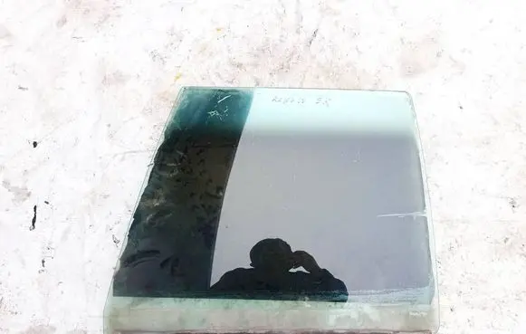 Renault 19 Rear door window glass as2