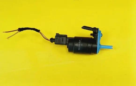 Mercedes-Benz E W210 Windscreen/windshield washer pump 2108691021