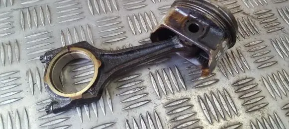 Opel Astra G Piston with connecting rod 9047