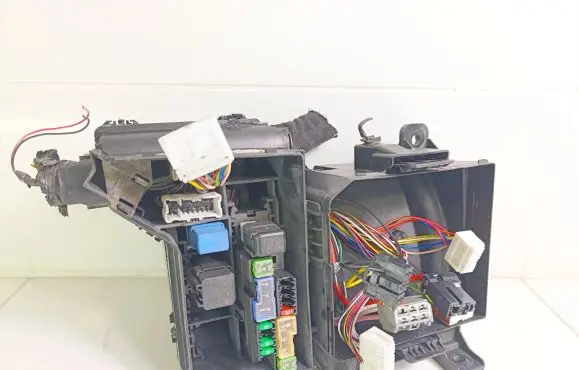 Nissan Qashqai Fuse box set E00019724 24383BB50A