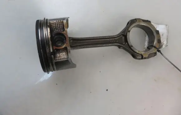 Nissan Pathfinder R51 Piston with connecting rod 