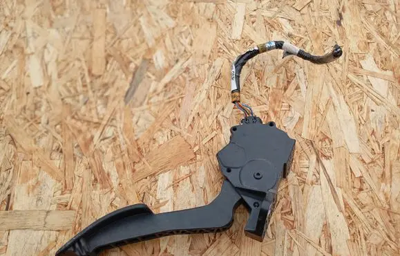 Subaru Outback Accelerator throttle pedal 36010AG140