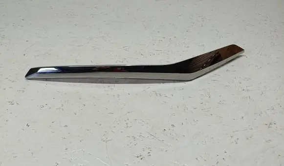 Nissan Townstar Front bumper splitter molding 260940857R