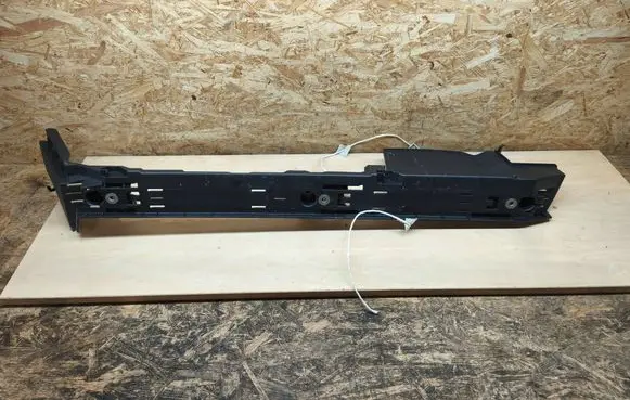Porsche Cayenne (9Y0 9Y3) Other trunk/boot trim element 9Y0858831K 9Y0858831