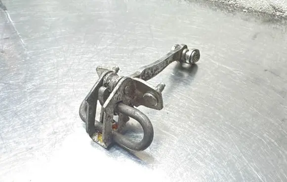 Opel Vectra C Rear door check strap stopper 09229751