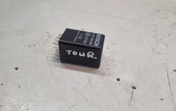 Volkswagen Touareg I Glow plug pre-heat relay 0281003029