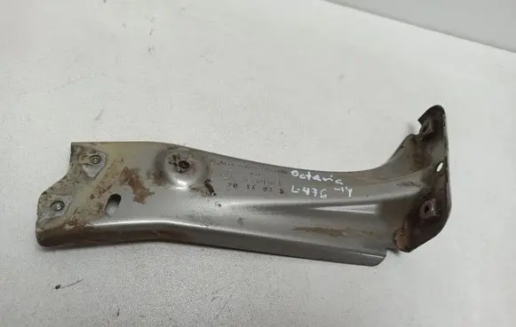 Skoda Octavia Mk3 (5E) Fender mounting bracket 5E0821141