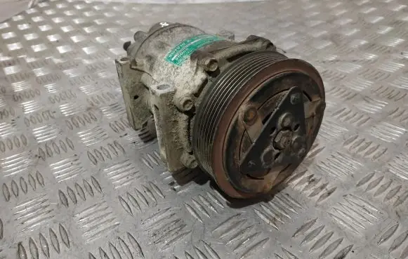 Ford C-MAX I Air conditioning (A/C) compressor (pump) 3M5H19D629HB