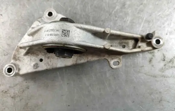 Tesla Model Y Engine mount bracket 109075400b
