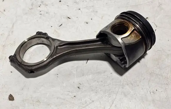 Volkswagen Amarok Piston with connecting rod 59AE BHS