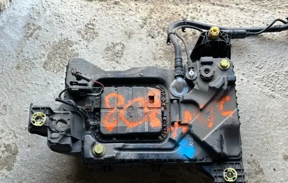 Peugeot 308 AdBlue liquid reservoir P1002559