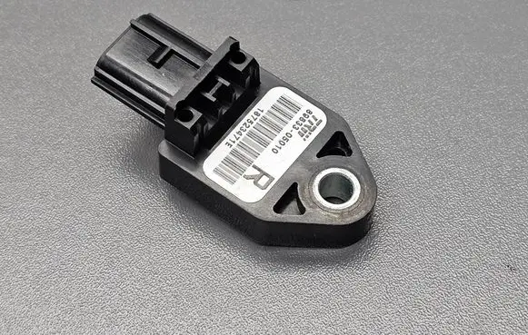 Toyota Avensis T250 Airbag deployment crash/impact sensor 8983305010