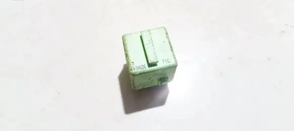 BMW 5 E39 Other relay 61368373700 v23134-k59-x312