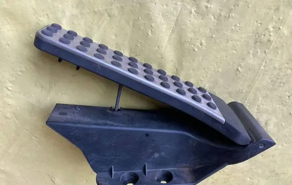 Mercedes-Benz C AMG W204 Accelerator throttle pedal A2043000204
