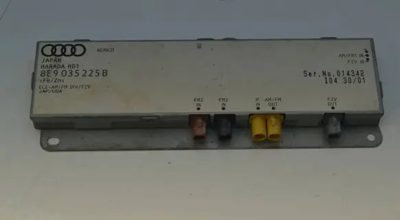 Audi A4 S4 B7 8E 8H Antenna control unit 8E9035225B