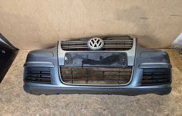Volkswagen Jetta V Front bumper