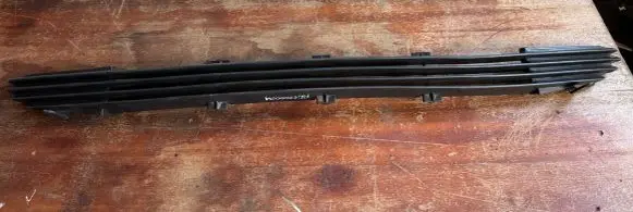 Ford Fiesta Front bumper lower grill 96FB17B968AC 1048014