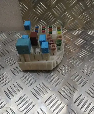 Toyota RAV 4 (XA20) Fuse box set 215G05