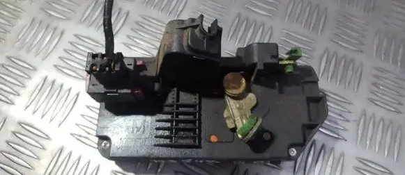 Opel Vectra B Rear door lock 90503996