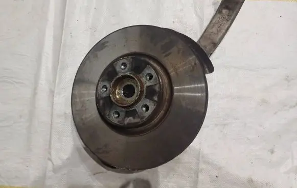 BMW 3 GT F34 Front wheel hub spindle knuckle 6869869 173580698